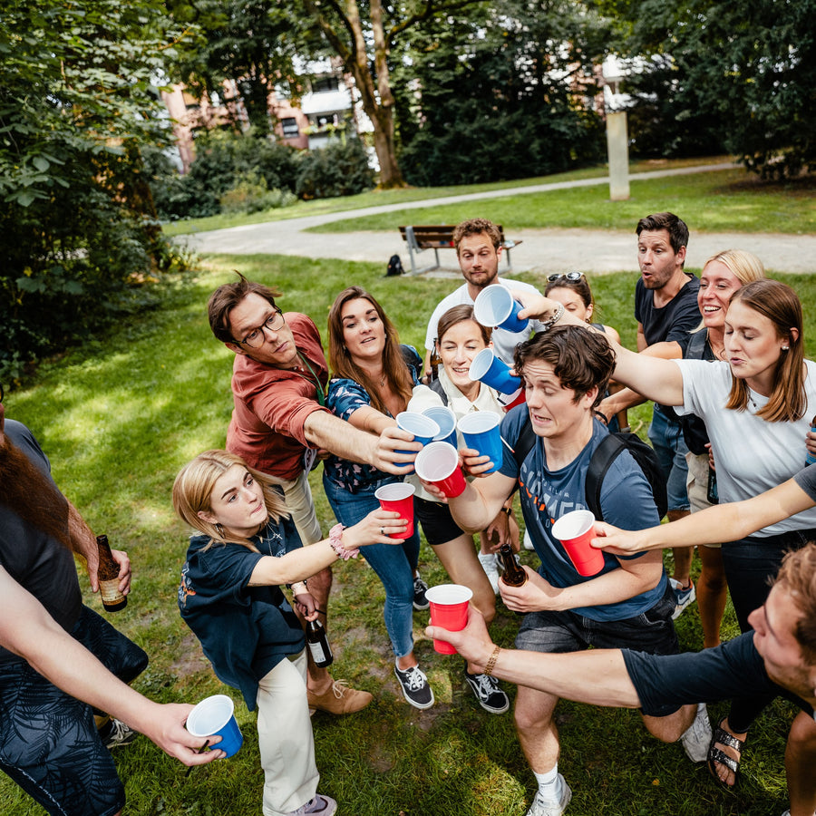 BeerTour XL in Tschechien: group with red cups as a product image for a BeerTour.